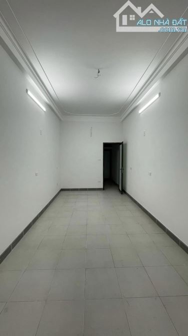 BÁN NHÀ Đền Lừ, 30mx4T, ô tô tránh, KD bất chấp, chỉ 10,5 tỷ. - 2