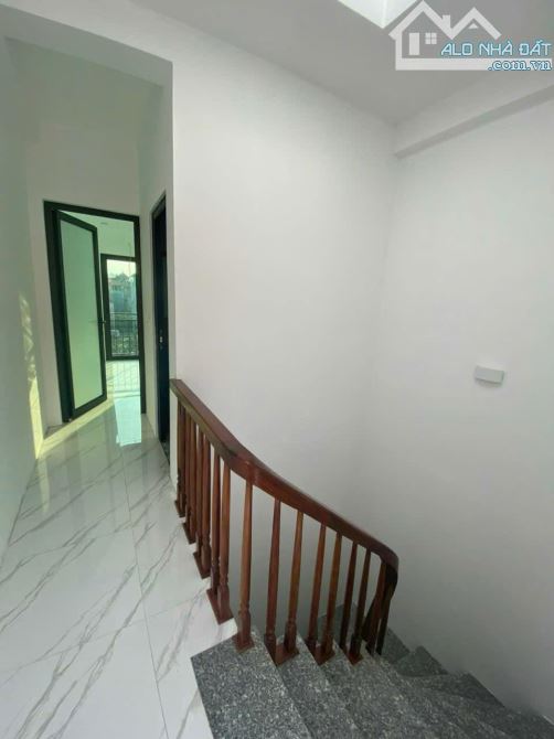 Nhỉnh 3 tỷ - nhà 45m2 4 tầng. Sân rộng 3m. Cách Đại Lộ 5p. Cách TT Hà Nội - 20p lái xe - 3