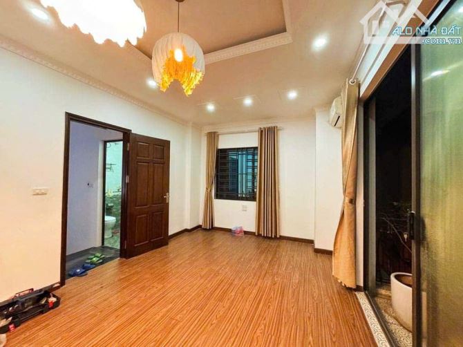 BÁN NHÀ ĐẸP PHỐ TRẠM , LONG BIÊN– SIÊU THOÁNG – GẦN Ô TÔ TRÁNH – 68M² NHỈNH 8 TỶ - 3