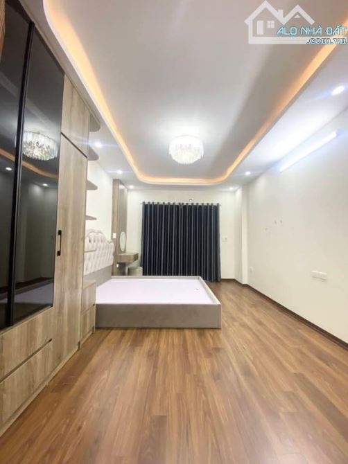 Nhà Đẹp Đón Tết! Trung tâm VĂN QUÁN - HÀ ĐÔNG Ngõ nông Gần Ô tô tránh, Ô Thang Máy 35m² - 3