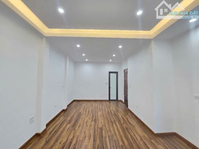 Bán nhà Ngõ Chợ Khâm Thiên- 52m2-6 tầng thang máy- 6 phòng ngủ- ô tô gần-8.9 tỷ - 4