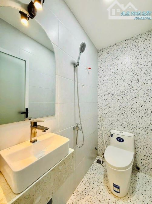 Hot! Nhà đẹp giá ngộp Võ Văn Tần, Quận 3. DT: 54.3m2/ 3 Tỷ 550. Sẵn HĐ thuê 16 tr/tháng - 5