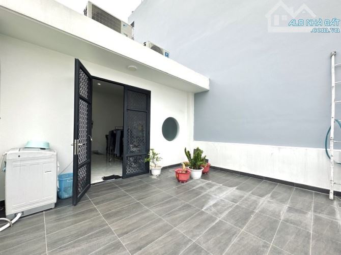 PHÚ NHUẬN - VILLA MỚI ĐẸP - HẺM XE HƠI - DIỆN TÍCH LỚN GẦN CÔNG VIÊN, BỜ SÔNG - 92M2 CHỈ 1 - 7