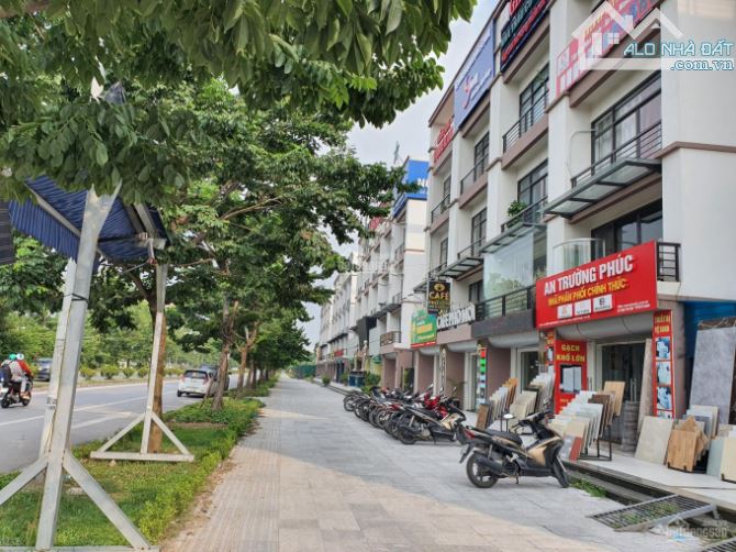Bán 2 căn LK 135m và 150m, Mt 7.5m, lô góc 3 thoáng - kinh doanh ngay ngã tư Trịnh Văn Bô - 7