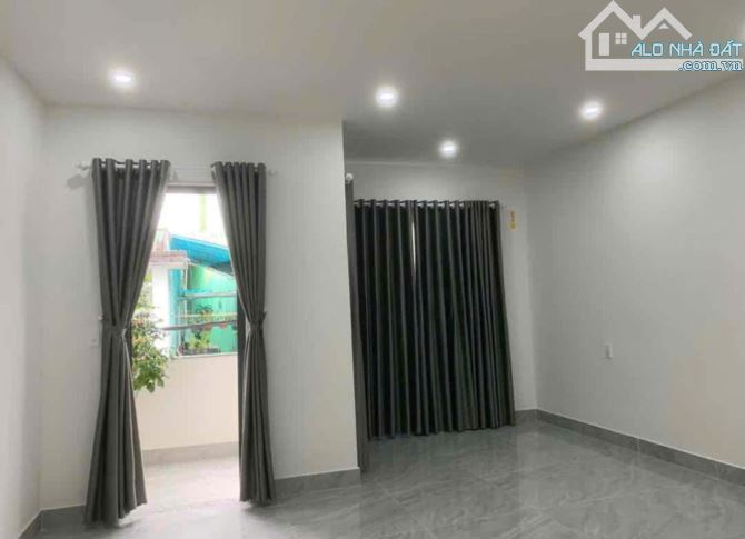 4 TỶ NHỈNH NHÀ HOÀNG DIỆU - SAU NHÀ MẶT TIỀN - 80M2 - 3 TẦNG 3 MÊ - MT:5,25M - NỞ HẬU 6.2M - 7