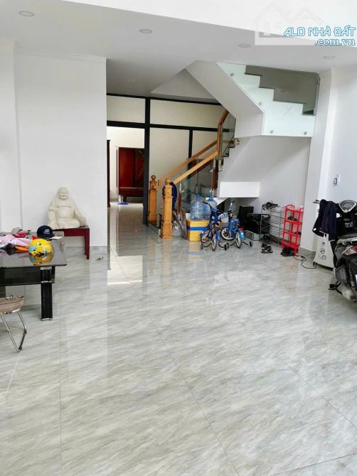 bán nhà hẻm xe hơi đường Nguyễn Thị định P.Cát lái Q.2 - 5 Tầng 75m2