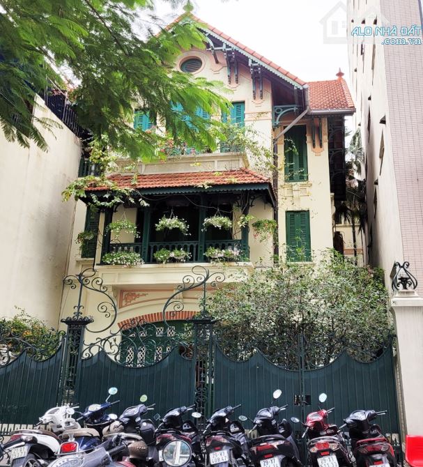 Bán Nhà Mặt Phố Huỳnh Thúc Kháng, Đống Đa DT 193m2 x MT rộng 8,9m. Giá siêu rẻ.