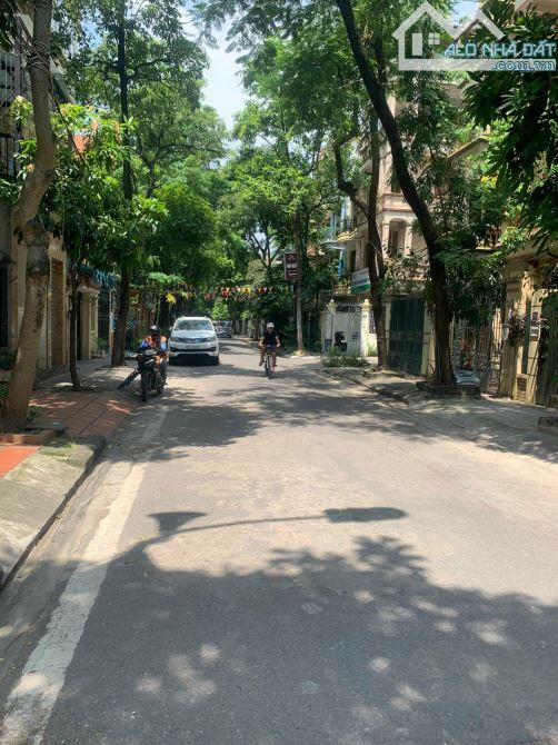 Tôi Bán nhà KĐT Định Công Thang Máy oto đỗ cửa DT 78M 6T bán 16 tỷ