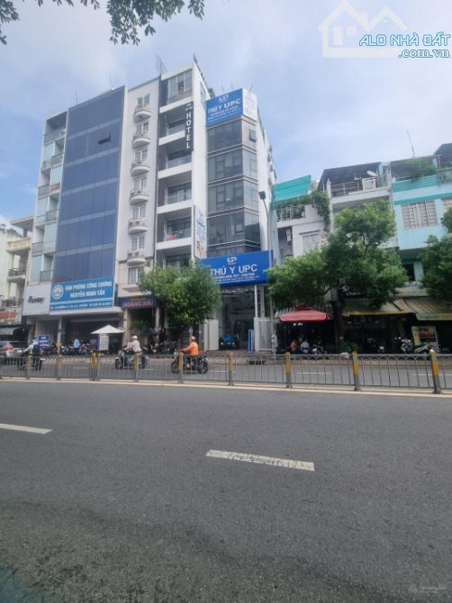 Ngộp bank xuống giá 10 tỷ MT Nơ Trang Long (15x20m) hầm 6 tầng - HĐT 200tr/th - giá 30 tỷ