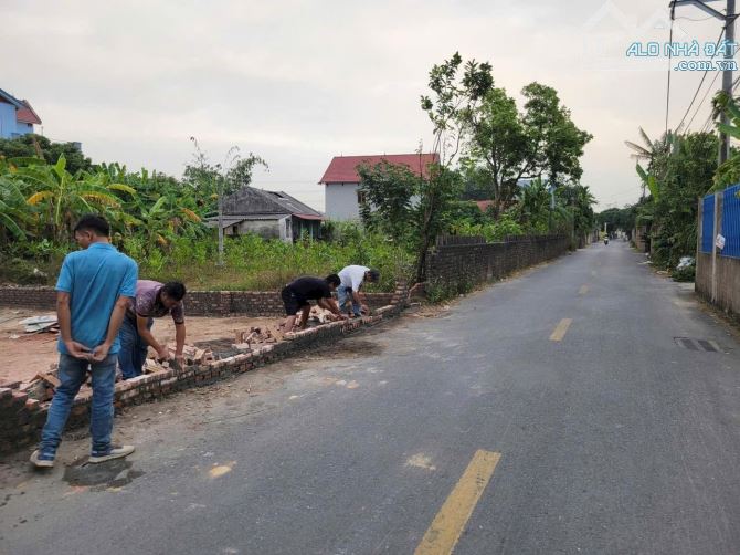 Bán lô đất trục chính kinh doanh xã Hồng Kỳ - Sóc Sơn - HN mà giá chỉ hơn 9.Xtr/m  DT: 240