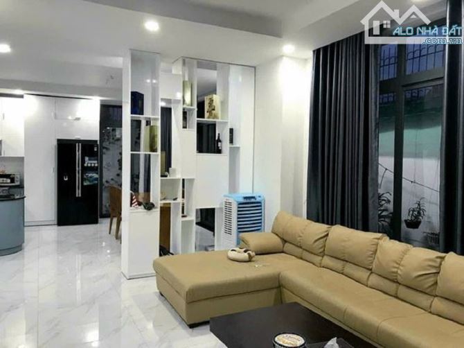 Bán Nhà Mặt Phố Nguyên Hồng, Đống Đa DT 239m2 x MT:9,5m. Giá Siêu Rẻ - 1