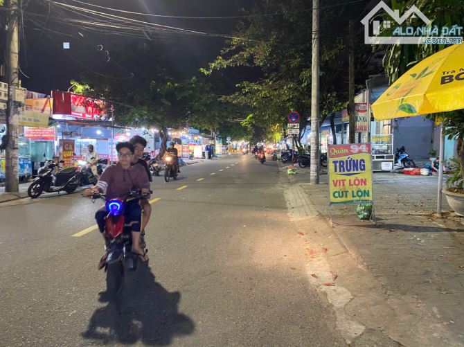 NHÀ 3 TẦNG GẦN NGUYỄN HUY TƯỞNG - KD SẦM UẤT - GIÁ CHỈ 6.X TỶ - 1