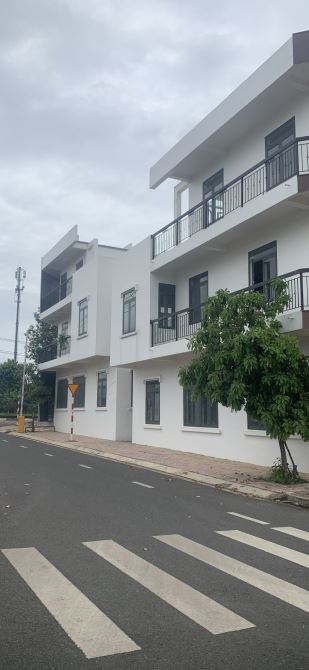 Bán shophoue P.Bảo Vinh - TP Long Khánh giá rẻ, sổ riêng hoàn công - 1