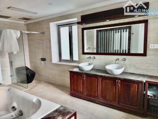 BÁN GẤP BIỆT THỰ NGUYỄN HUY TƯỞNG THANH XUÂN HIẾM VIP MAX ĐẸP 141m2 MẶT TIỀN 9m SỔ ĐẸP - 1