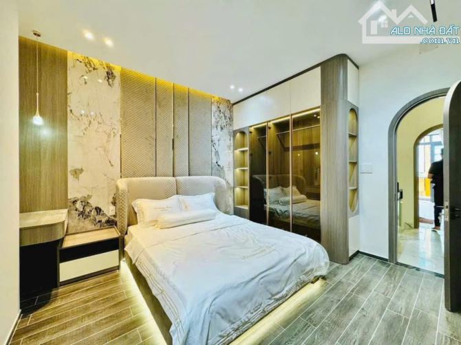 Nhà Nguyên Căn Full Nội Thất🆘Nguyễn Văn Lượng P 10🆘4x16m 4 Lầu 5pn 5wc🆘25 Triệu - 15