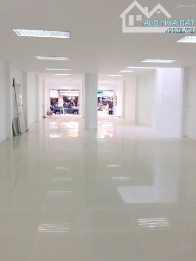 Cần bán GẤP: showroom Hoàng Diệu - 2