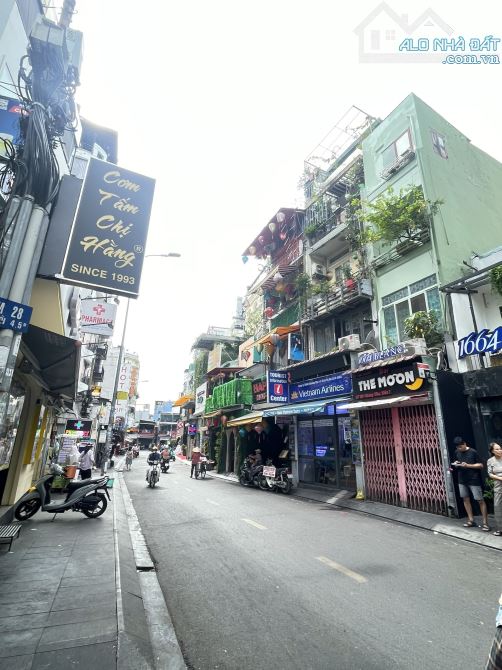 Bán gấp nhà 2 MT Đỗ Quang Đẩu, P. PNL, Q1, DT 4 x 11m, trệt 5 lầu giá 25 tỷ - 2
