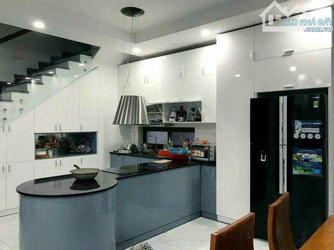 Bán Nhà Mặt Phố Nguyên Hồng, Đống Đa DT 239m2 x MT:9,5m. Giá Siêu Rẻ - 2