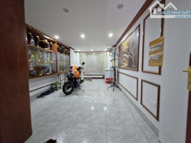 Bán nhà 46m x 5T Ngọc Thuỵ. View hồ, oto tránh vỉa hè, kinh doanh giá 12,x tỷ có TL. LH - 2