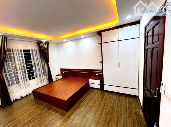 SIÊU HIẾM💥💥💥 NHÀ PHỐ THÁI HÀ (40 m2) - Ô TÔ ĐỖ CỬA - DÒNG TIỀN TỐT. - 3