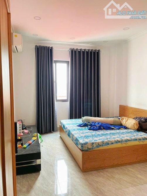 bán nhà hẻm xe hơi đường Nguyễn Thị định P.Cát lái Q.2 - 5 Tầng 75m2 - 5