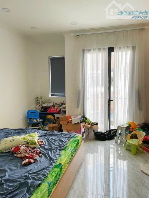 bán nhà hẻm xe hơi đường Nguyễn Thị định P.Cát lái Q.2 - 5 Tầng 75m2 - 6