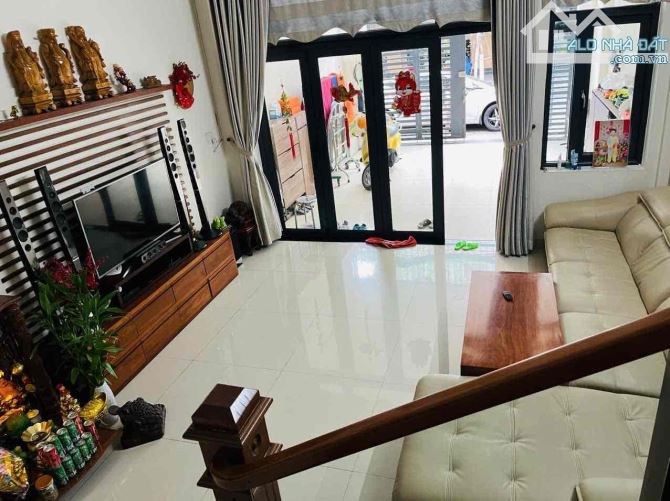 NHÀ 3 TẦNG MỚI ĐẸP VÀO Ở NGAY MẶT TIỀN TIÊN SƠN 10 DT 90M2 NGANG 5M NHỈNH 7 Tỷ - 6