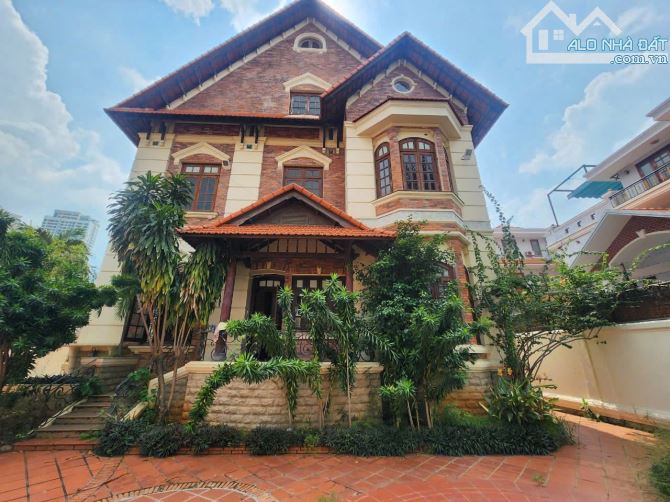 🏡[Biệt thự sân vườn 1200m2]🏡 Như lâu đài gạch đỏ thời kỳ Trung Cổ❌️Diện tích khuôn viên - 7