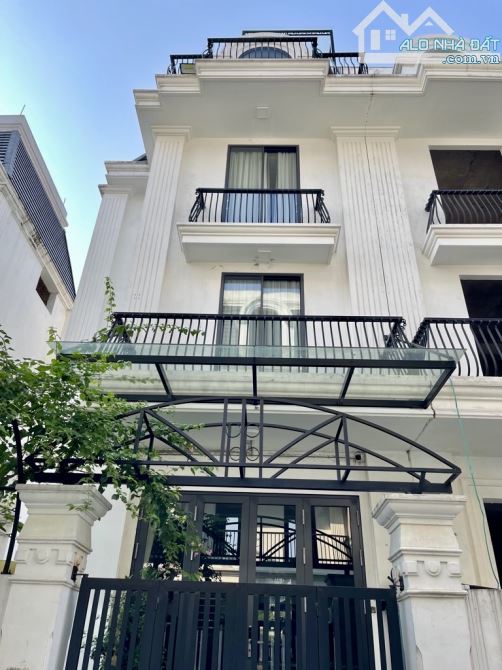 Bán biệt thự Bồ Đề 3 tầng x 122m full nội thất cao cấp giá 20 tỷ hơn - 4