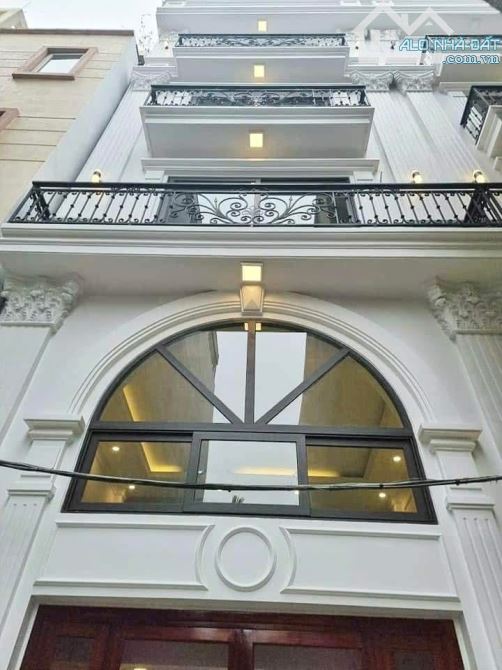 bán nhà Định Công Hạ 38.3m 5 tầng, ngõ nông thông, lô góc, giá 6.08 tỷ