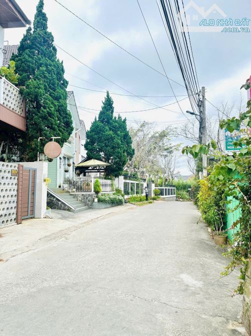 Hiếm: Villa Góc 3 Mặt Tiền Đường Cô Giang. P9. 547m2. Ngang 20m. Khu Sang Trọng. Giá 40Ty