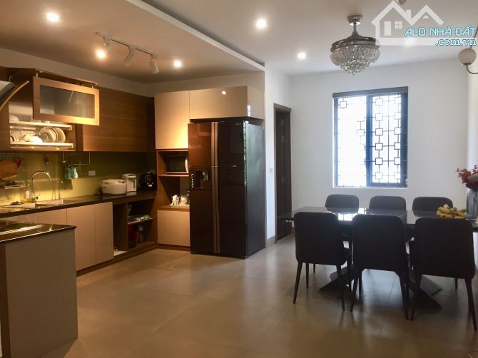Bán nhà Hoàng Quốc Việt –phân lô- oto tránh kinh doanh 54m 4 tầng 15.2 tỷ