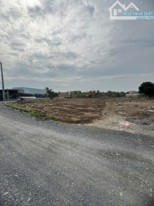 bán lô đất mặt tiền 195m2 full thổ cư cách Chợ Bình Chánh 6km