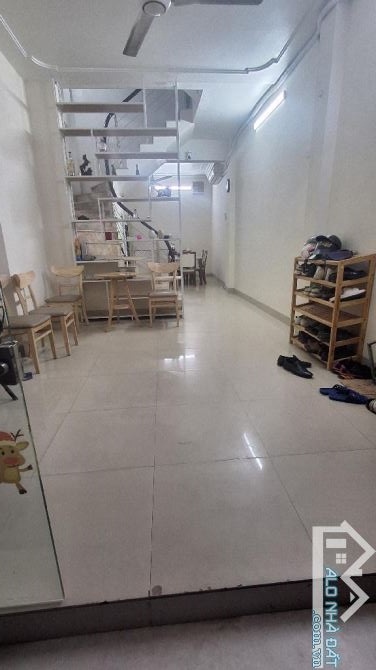 Bán nhà phân lô gần phố Hoàng Quốc Việt, ô tô 16 chỗ qua nhà,DT 53m2*5T, 8.7 Tỷ