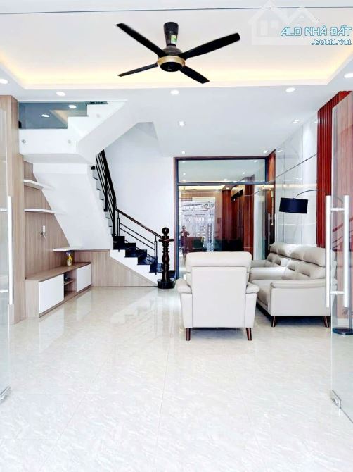 Bán nhà HXH Huỳnh Tấn Phát - chỉ 50m ra Huỳnh Tấn Phát - Quận 7 - 98m2 - nhỉnh 9.x tỷ TL.