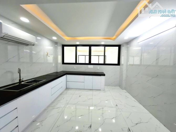 Bán nhà hẻm xe hơi Ngô Quyền, Quận 10 47m2 3 tầng chỉ 5.6 tỷ.