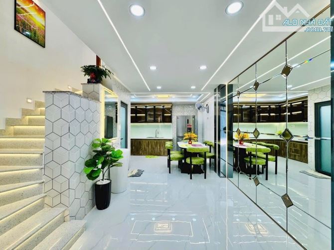 Bán nhà HXH Ngô Quyền Quận 10 4x12m 3 Tầng 3PN chỉ 5.8 tỷ.