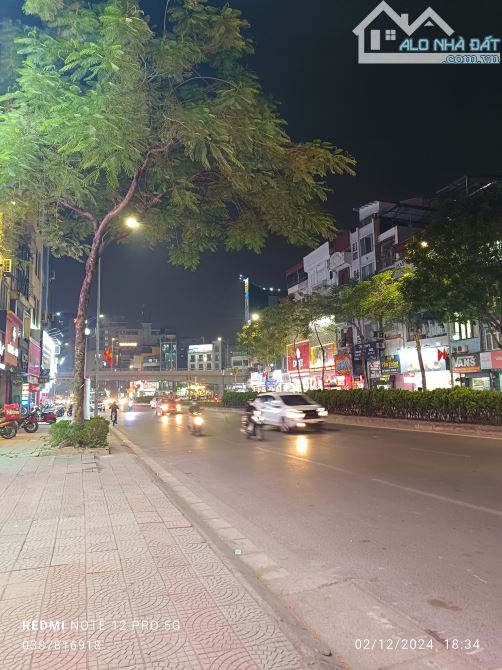 Nhà mặt phố Nguyễn Văn Cừ 50m x 8tầng, thang máy. Giá 32tỷ.