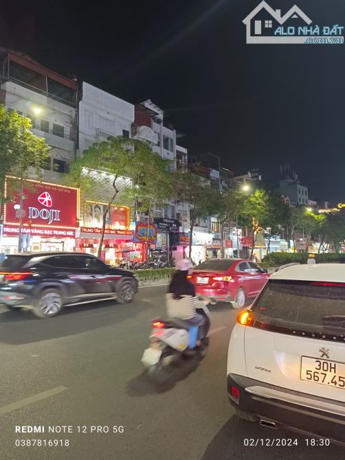 Nhà mặt phố Nguyễn Văn Cừ, Ngọc Lâm. Giá 32tỷ