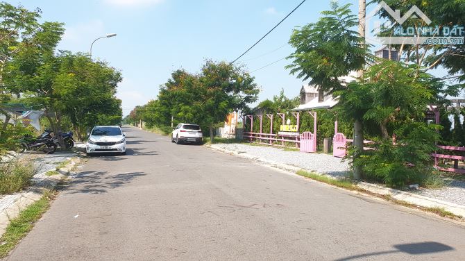 Đất 2 lô liền kề đường Trần Sâm, Sơn Trà, Đà Nẵng. Vị trí có view rất đẹp. Giá đầu tư - 2