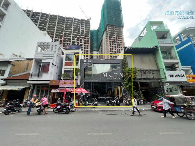 Cho Thuê Mặt Bằng 8.2x22.5m đường Đề Thám quận 1 - 1