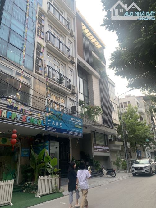 Bán gấp nhà đường Hoàng Quốc Việt 68m2, mt 6m, phân lô ô tô tránh, kinh doanh, giá 19,2 tỷ - 1