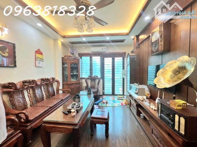 NHÀ ĐẸP BÊN MỸ Ở NGAY - 2 THOÁNG - NGÕ NÔNG GẦN Ô TÔ - SỔ HOA HẬU - TIỆN ÍCH ĐỈNH - 40m2 - 1