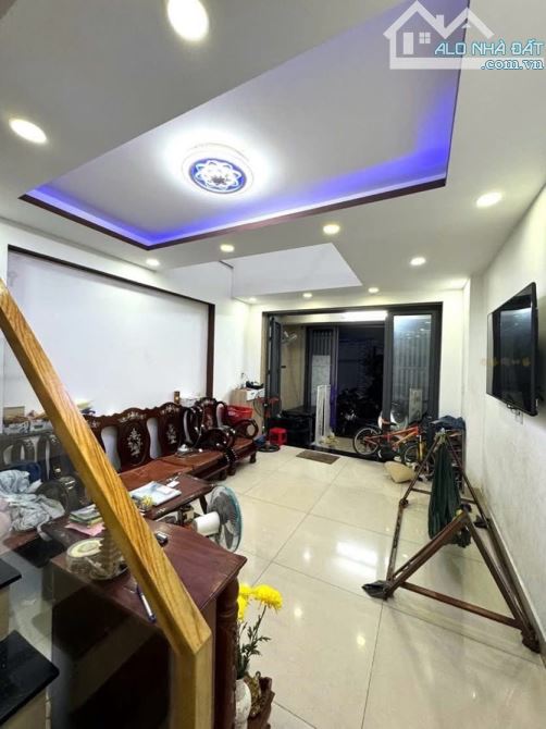 Bán nhà kề Tân Phú, 4 tầng đẹp, tặng nội thất, g50m2, nhỉnh 4 tỷ - 1