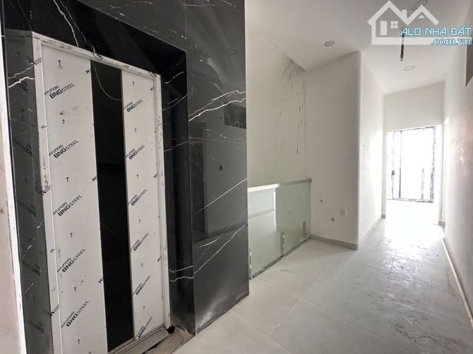 Căn hộ dịch vụ 8 tầng mới tinh 150m2, đường số 17 Lâm Văn Bền Tân Thuận tây Quận 7 36.9 tỷ - 2