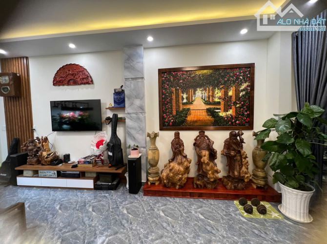 Nhà Hẻm 5m Đường Thông Thiên Học. P2. 98m2. 5 Tầng. 6PN. View Thoáng. Giá 10,3 Tỷ TL - 2