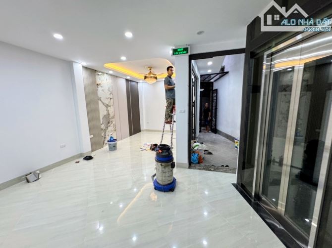 Nhà đẹp Bạch Mai 32 m2, mặt tiền siêu rộng, lô góc, Ở ngay - 2