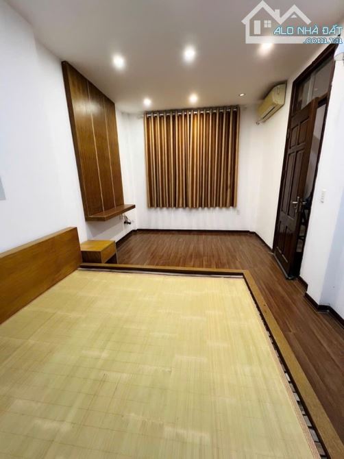 Bán nhà Lạc Long Quân 68m2, 5T, đường rộng 2 ô tô tránh, cách phố 10m. Nhỉnh 8 tỷ - 2