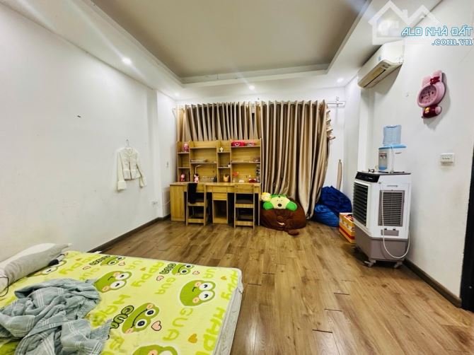 Bán nhà phân lô gần phố Hoàng Quốc Việt, ô tô 16 chỗ qua nhà,DT 53m2*5T, 8.7 Tỷ - 2