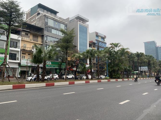 Bán gấp nhà đường Hoàng Quốc Việt 68m2, mt 6m, phân lô ô tô tránh, kinh doanh, giá 19,2 tỷ - 2